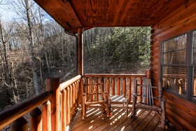 SmokyStays Bears Den Cabin