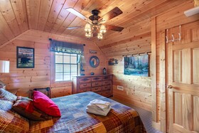 SmokyStays Bears Den Cabin