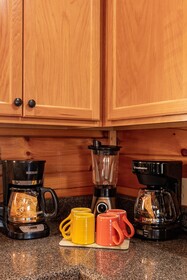 SmokyStays Bears Den Cabin