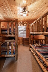 SmokyStays Bears Den Cabin