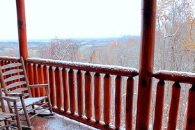SmokyStays Bears Den Cabin