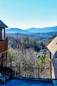 SmokyStays Bears Den Cabin
