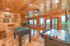 SmokyStays Bears Den Cabin