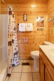 SmokyStays Bears Den Cabin