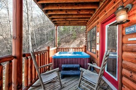SmokyStays Bears Den Cabin