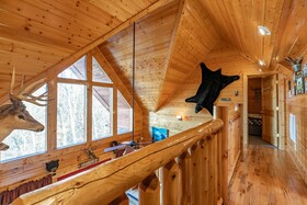 SmokyStays Bears Den Cabin