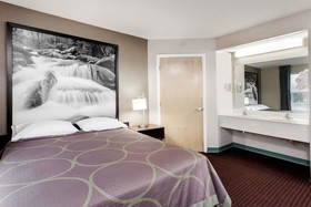 Super 8 by Wyndham Sevierville Riverside