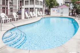 Super 8 by Wyndham Sevierville Riverside