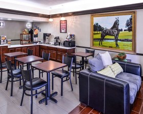 Econo Lodge Inn & Suites