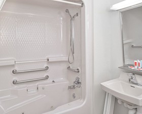 Econo Lodge Inn & Suites