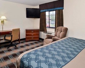 Econo Lodge Inn & Suites