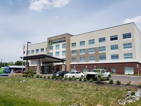 Holiday Inn Express & Suites Nashville North - Springfield