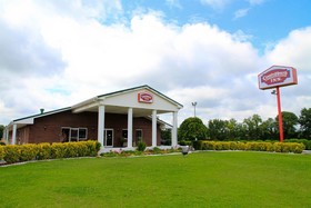 Country Hearth Inn & Suites - Union City