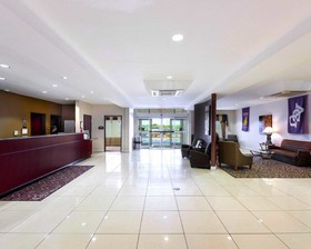 Comfort Suites University