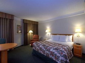 La Quinta Inn & Suites by Wyndham Dallas - Addison Galleria