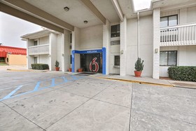 Motel 6 Dallas - Addison