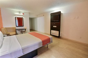 Motel 6 Dallas - Addison
