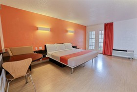 Motel 6 Dallas - Addison