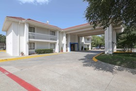 Motel 6 Dallas - Addison