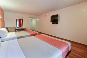 Motel 6 Dallas - Addison