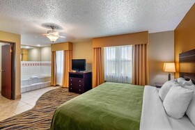 Quality Suites Addison-Dallas