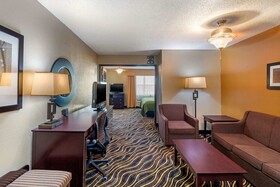 Quality Suites Addison-Dallas