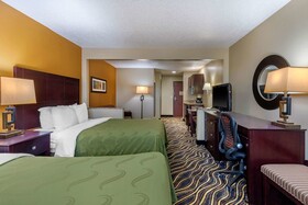 Quality Suites Addison-Dallas
