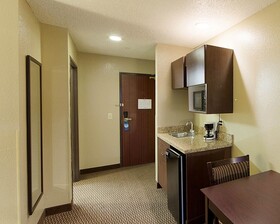 Quality Suites Addison-Dallas