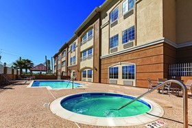 La Quinta Inn & Suites by Wyndham Angleton