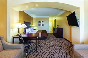 La Quinta Inn & Suites by Wyndham Angleton