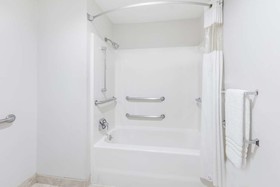 Baymont by Wyndham Arlington At Six Flags Dr
