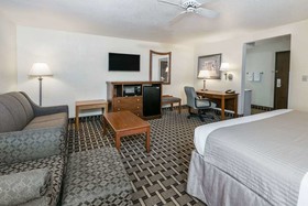 Baymont by Wyndham Arlington At Six Flags Dr
