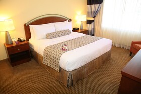 Crowne Plaza Arlington - Ballpark - Stadium
