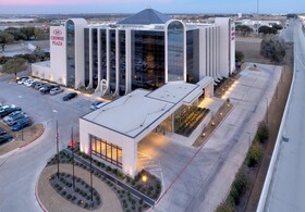 Crowne Plaza Arlington - Ballpark - Stadium