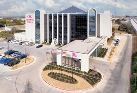 Crowne Plaza Arlington - Ballpark - Stadium