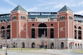 Crowne Plaza Arlington - Ballpark - Stadium