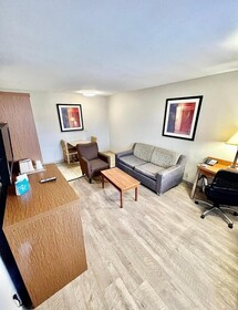 Days Inn & Suites by Wyndham Arlington Near Six Flags