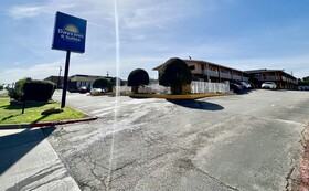 Days Inn & Suites by Wyndham Arlington Near Six Flags
