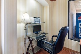 Econo Lodge Inn & Suites Six Flags