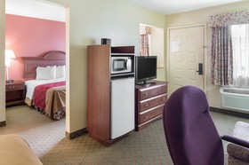 Econo Lodge Inn & Suites Six Flags
