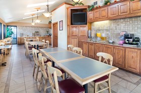 Econo Lodge Inn & Suites Six Flags