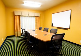Fairfield Inn & Suites Arlington Near Six Flags
