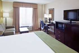 Holiday Inn Express & Suites Arlington (I-20-Parks Mall)