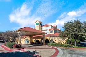 La Quinta Inn & Suites by Wyndham Dallas Arlington South