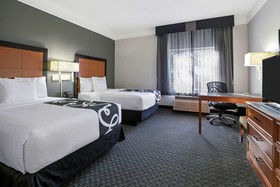 La Quinta Inn & Suites by Wyndham Dallas Arlington South