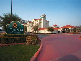 La Quinta Inn & Suites by Wyndham Dallas Arlington South