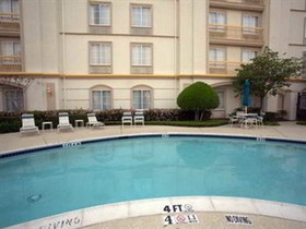 La Quinta Inn & Suites by Wyndham Dallas Arlington South