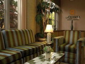 La Quinta Inn & Suites by Wyndham Dallas Arlington South