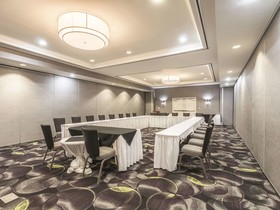La Quinta Inn & Suites by Wyndham Arlington North 6 Flags Dr