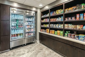 La Quinta Inn & Suites by Wyndham Arlington North 6 Flags Dr